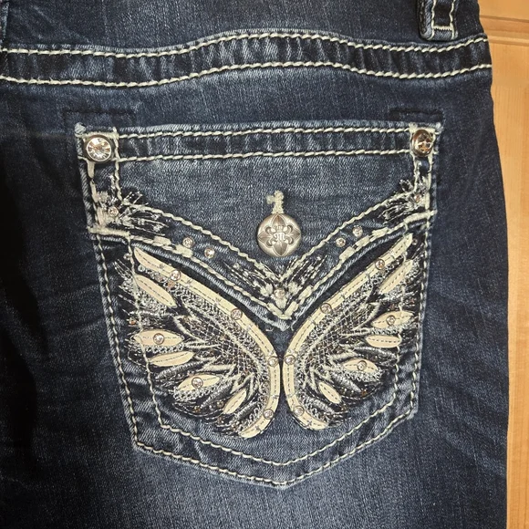 Miss Me Mid-Rise Curvy Crop Bermuda Shorts 32 Dark Wash Embellished Pockets - Picture 5 of 9